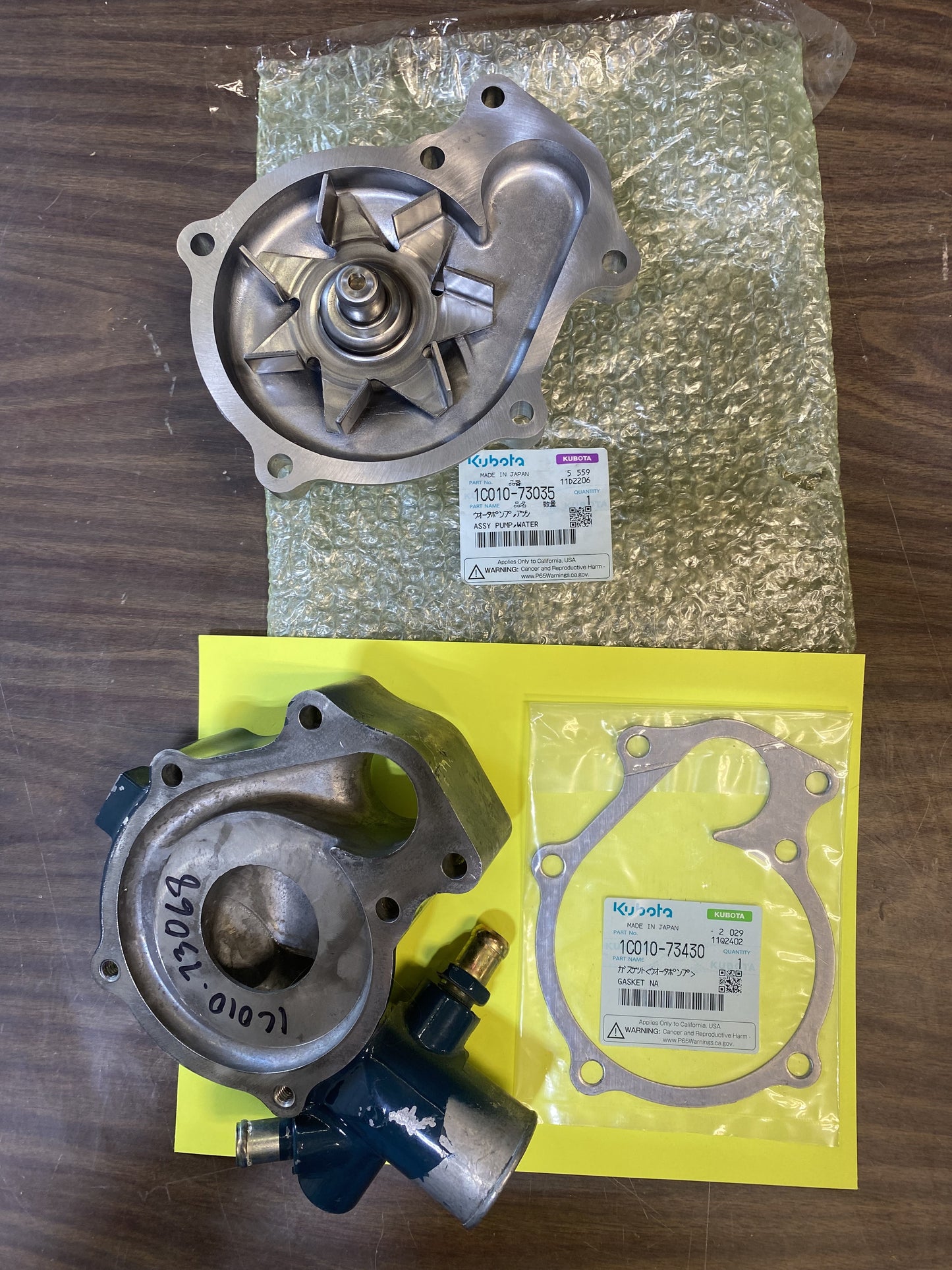 KUBOTA ENGINE WATER PUMP & SUPPORT FOR V3300 V3600 V3800 WG3800 OEM
