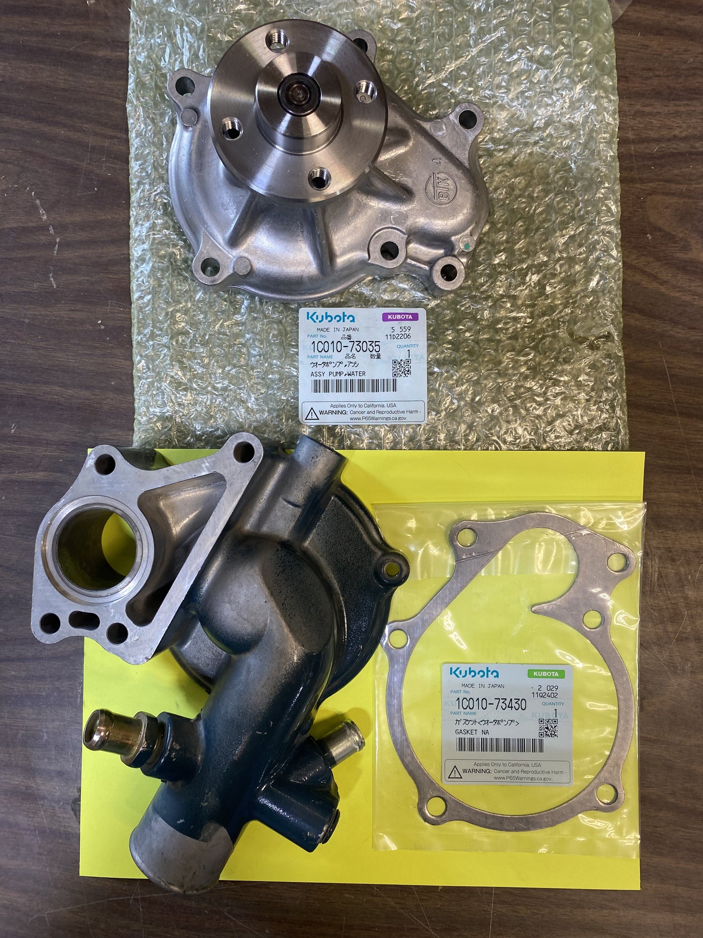 KUBOTA ENGINE WATER PUMP & SUPPORT FOR V3300 V3600 V3800 WG3800 OEM