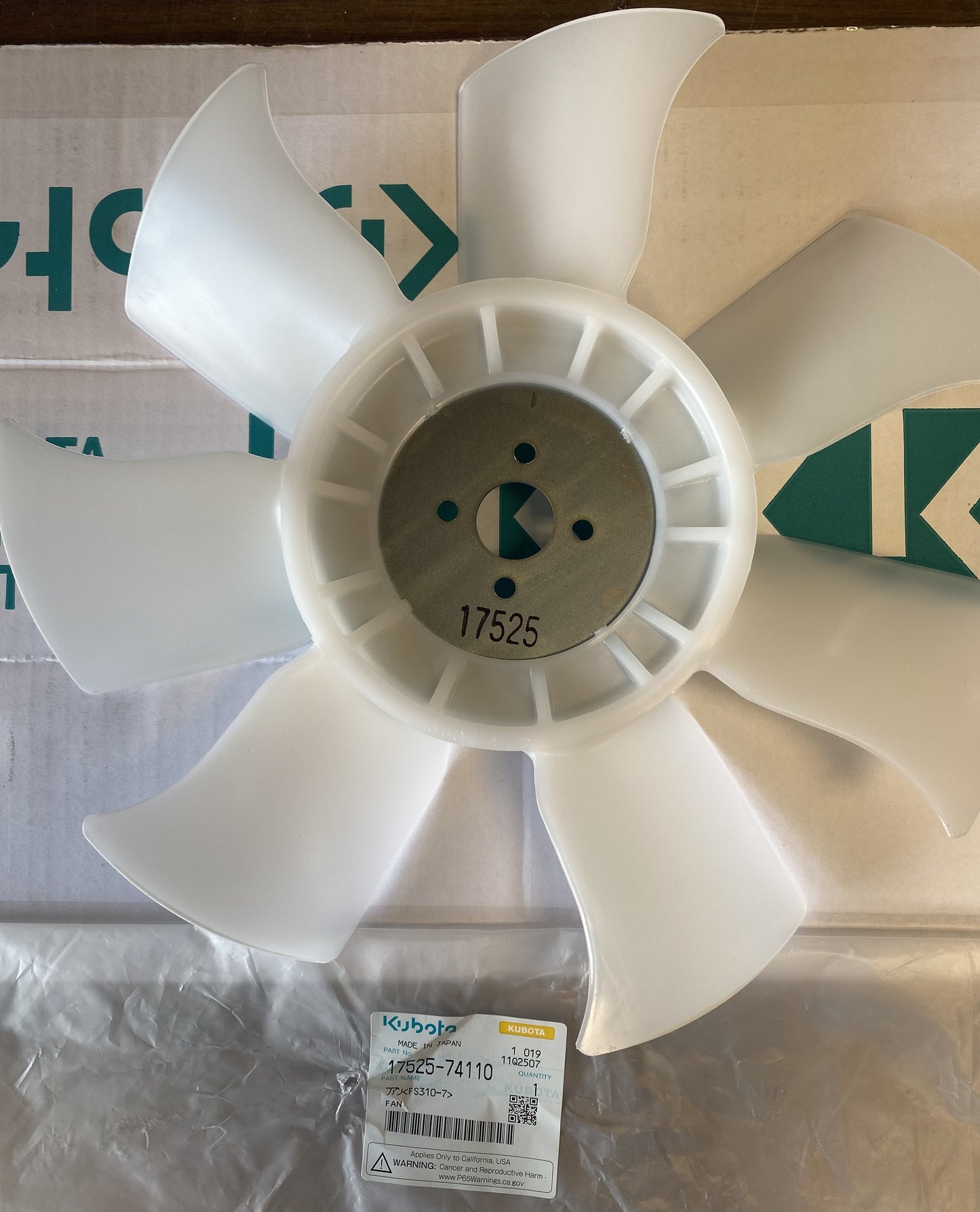 17525-74110 OEM Kubota Cooling Fan